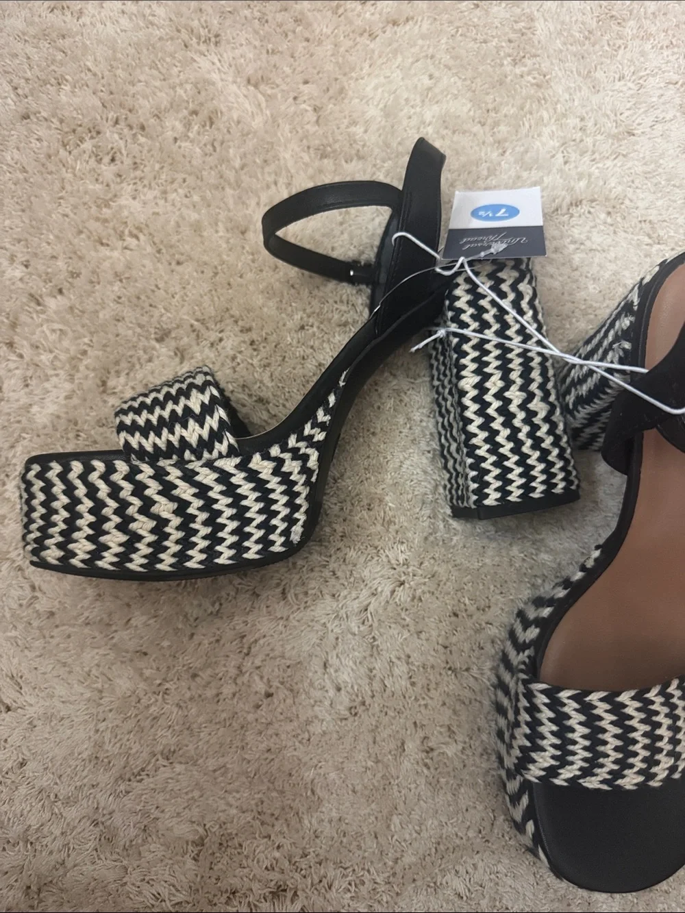 Universal Thread Black and Cream Chevron Platform Sandals